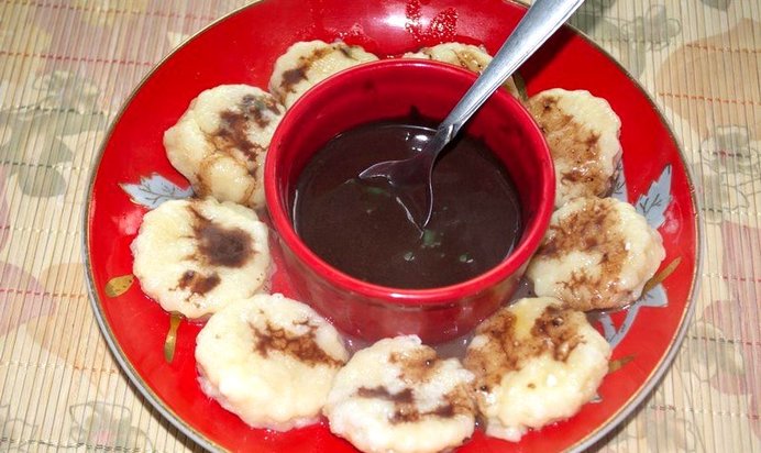 Ленивые вареники с шоколадной подливкой