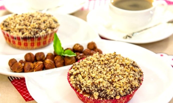 Маффины с курагой, фундуком и морковью