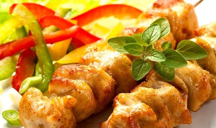 Жареные куриные шашлыки в соусе якитори