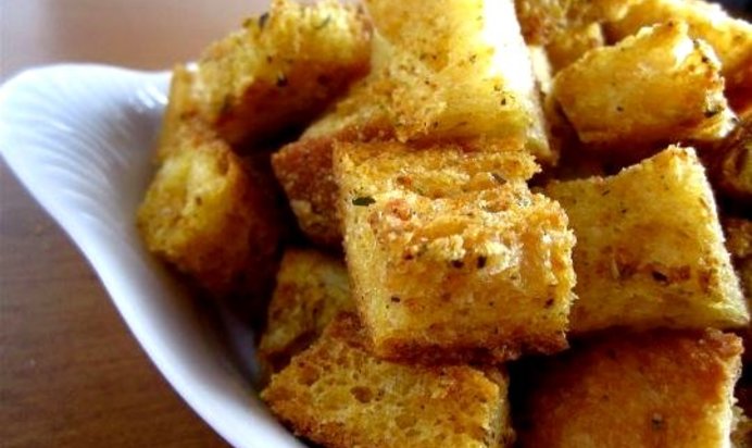 Домашние сухарики из белого хлеба