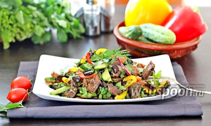 Салат с чёрной фасолью и говядиной