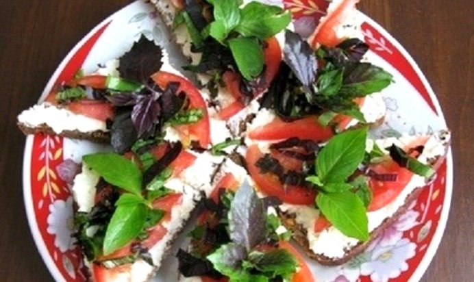 Бутерброд с сыром и томатами