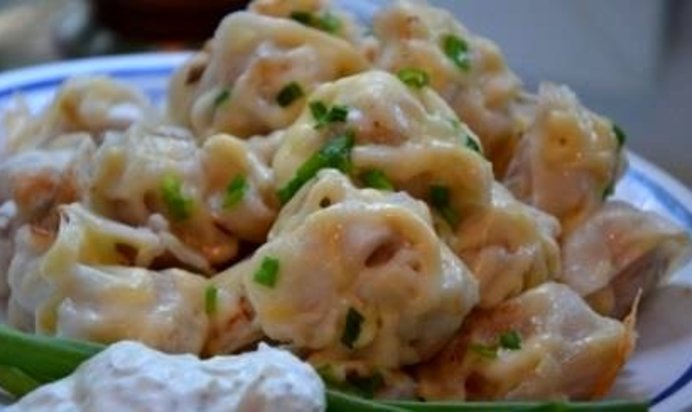 Пельмени жареные под сыром