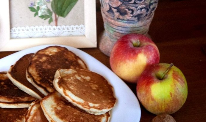 Овсяные оладьи с яблоком