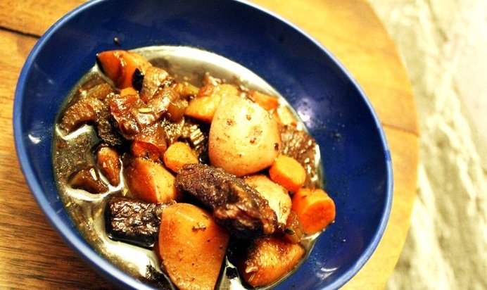 Говядина, тушенная с вином