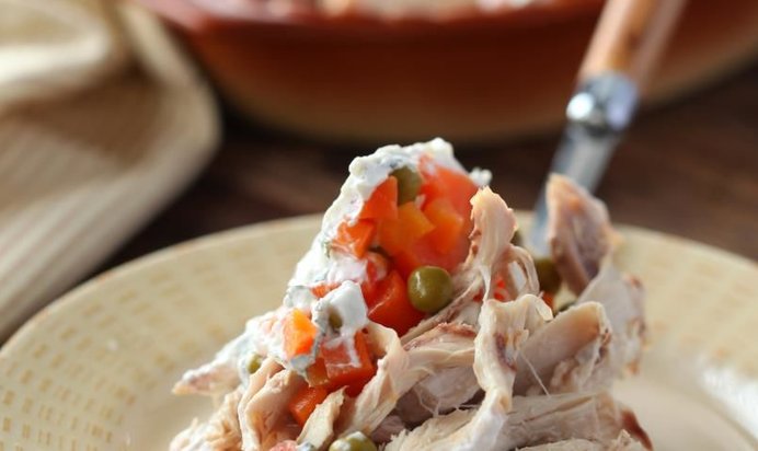 Цыпленок в густой сметанной заправке