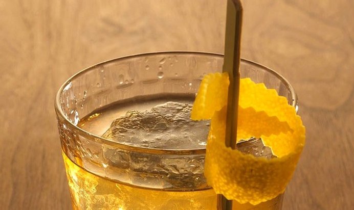 Коктейль «Олд-фэшенд» (Old Fashioned)