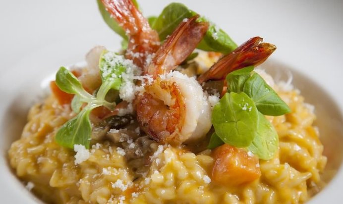 Ризотто с тыквой, креветками и белыми грибами