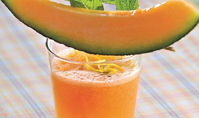 Дынный суп с лимонадом и ванилью