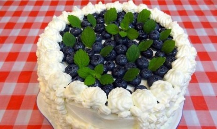 Торт бисквитный Голубика со сливками в мультиварке