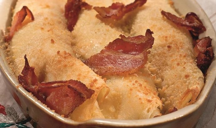 Блины с беконом и авокадо