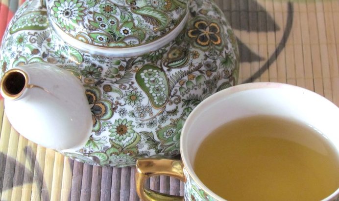 Зелёный чай с корицей, имбирём и яблоком