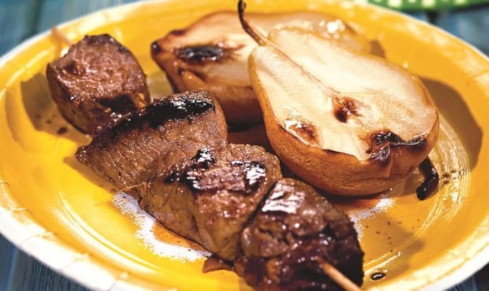 Шашлык из говядины с грушами
