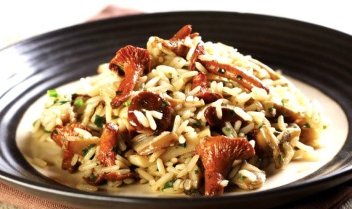 Ризотто с лисичками, луком-шалотом и пармезаном