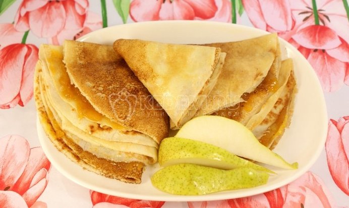 Блины с грушевым джемом