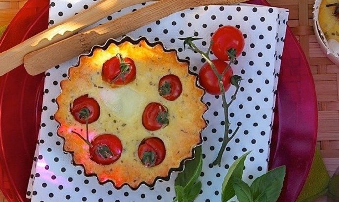 Сырная запеканка с помидорами черри