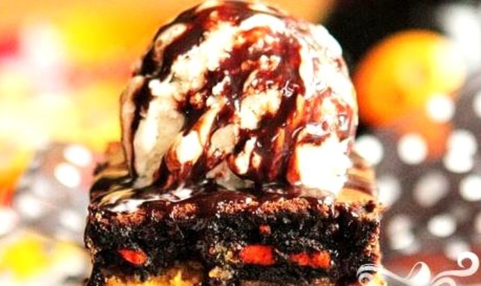 Пирожные с шоколадными печеньями и M&Ms