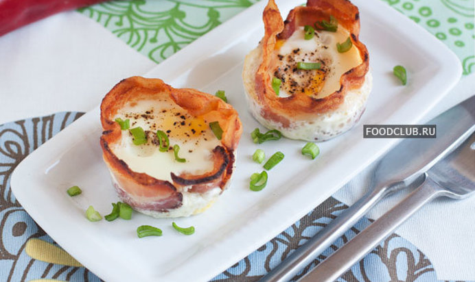 Яичница в корзиночках из бекона