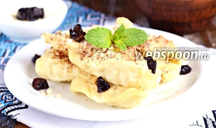 Вареники с черносливом в горшочках