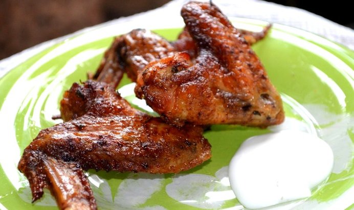 Пикантные запеченые крылья с соусом ранч