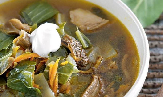 Щи из капустной рассады с грибами