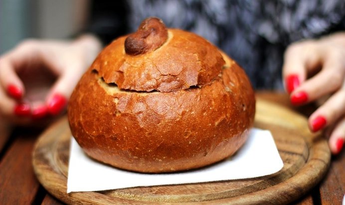 Cуп в булке хлеба