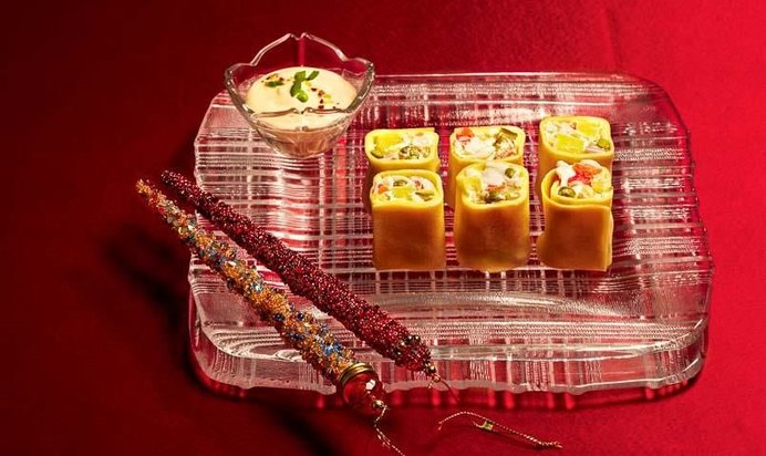 Яичные роллы = оливье с крабами в яичных блинчиках