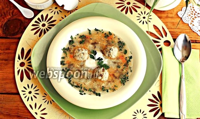 Зелёный борщ с фрикадельками