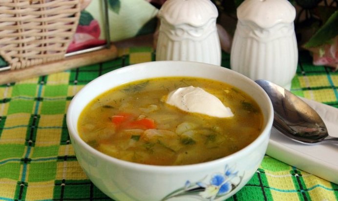 Летние щи из молодой капусты со сладким перцем