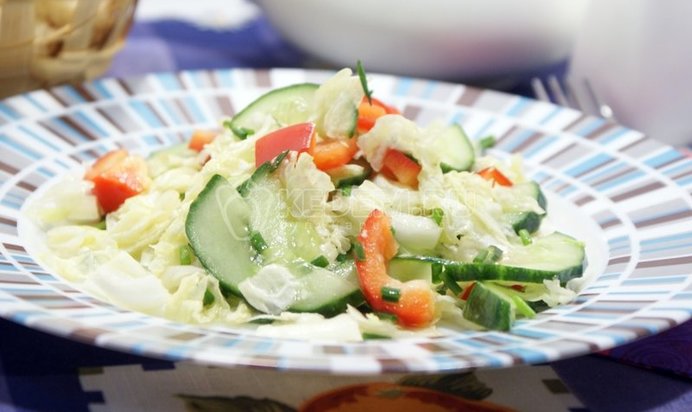 Овощной салат с пекинской капустой