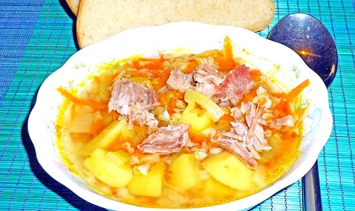 Гречневый суп со свининой и сельдереем