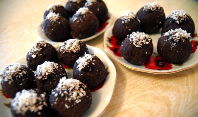 Пирожное «Картошка» из темного шоколада с добавлением коньяка