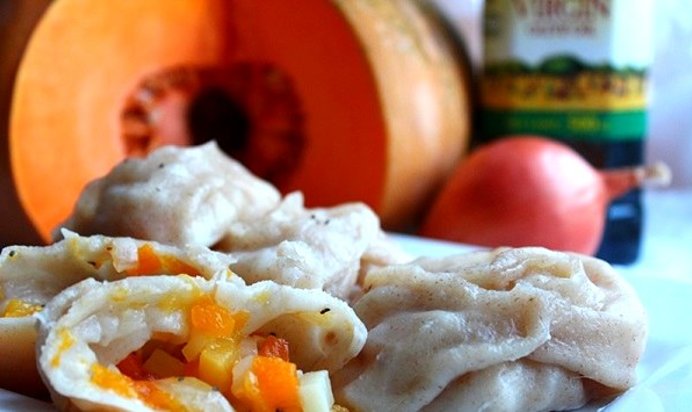 Манты с тыквой и картошкой