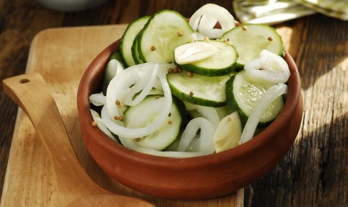 Консервированный салат из огурцов