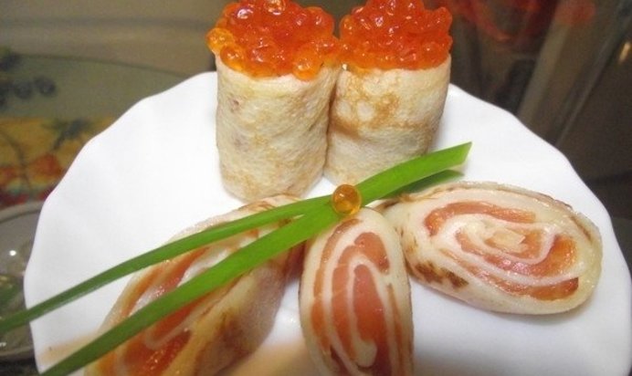 Блины с семгой и красной икрой
