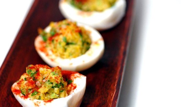 Фаршированные яйца с гуакамоле