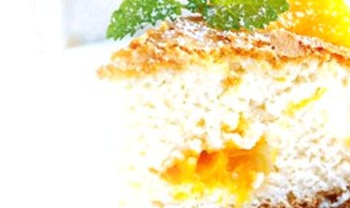 Шарлотка с мандаринами в мультиварке