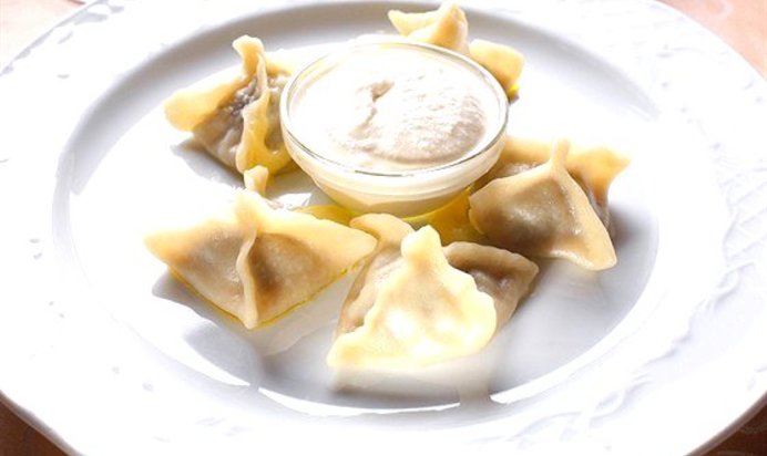 Хинкали с бараниной и зеленью