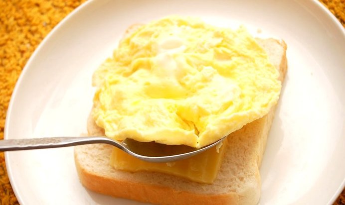 Бутерброд с омлетом