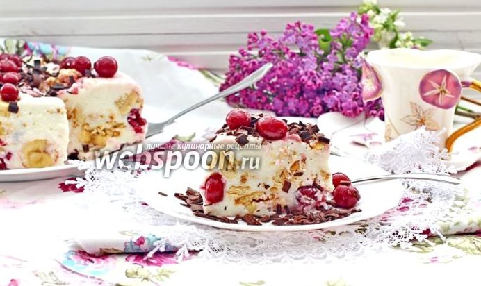 Творожно-йогуртовый торт с вишней и бананом