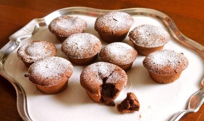 Португальские горячие шоколадные пирожные