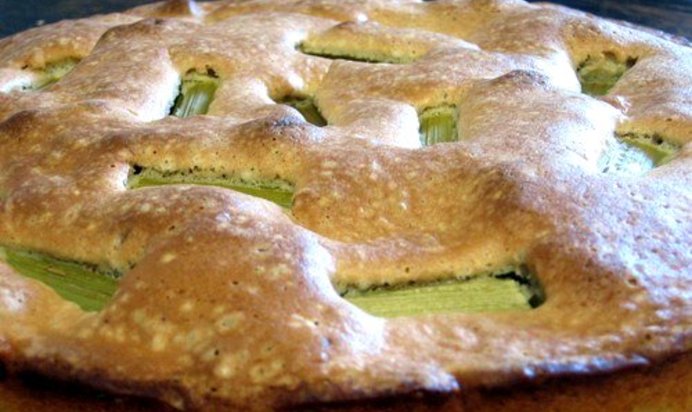 Шарлотка с ревенем