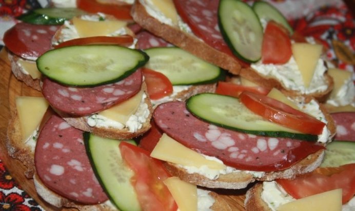 Бутерброды к завтраку Разноцветная мозаика