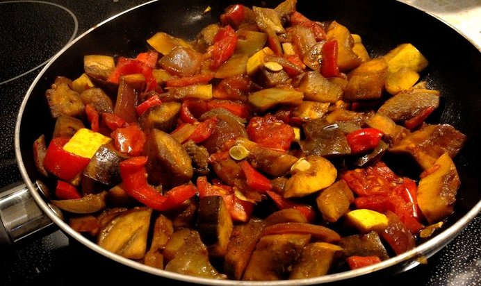 Овощи в красном вине и соевом соусе