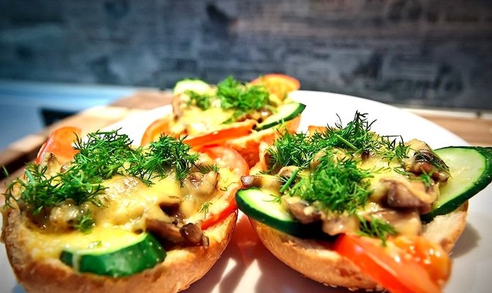 Бутерброды с шампиньонами и сыром