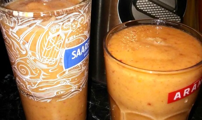 Смузи с клубникой и бананом