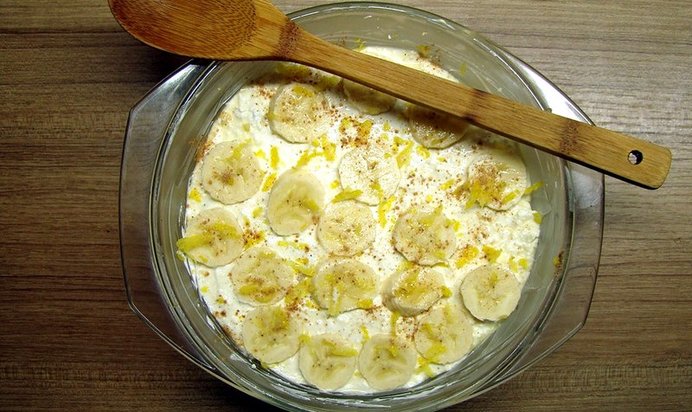 Творожная запеканка с бананом и изюмом