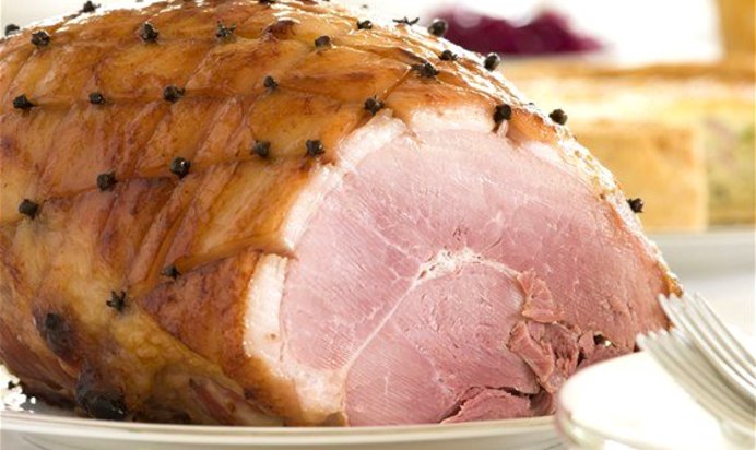 Свиной окорок с гвоздикой