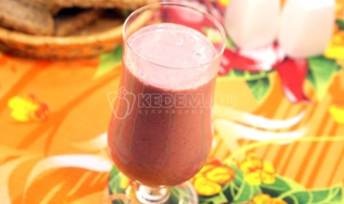 Смузи с йогуртом и вишней