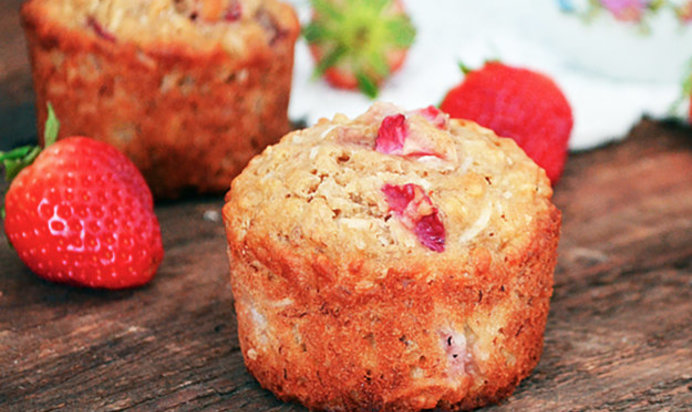 Клубнично-банановые маффины с овсянкой